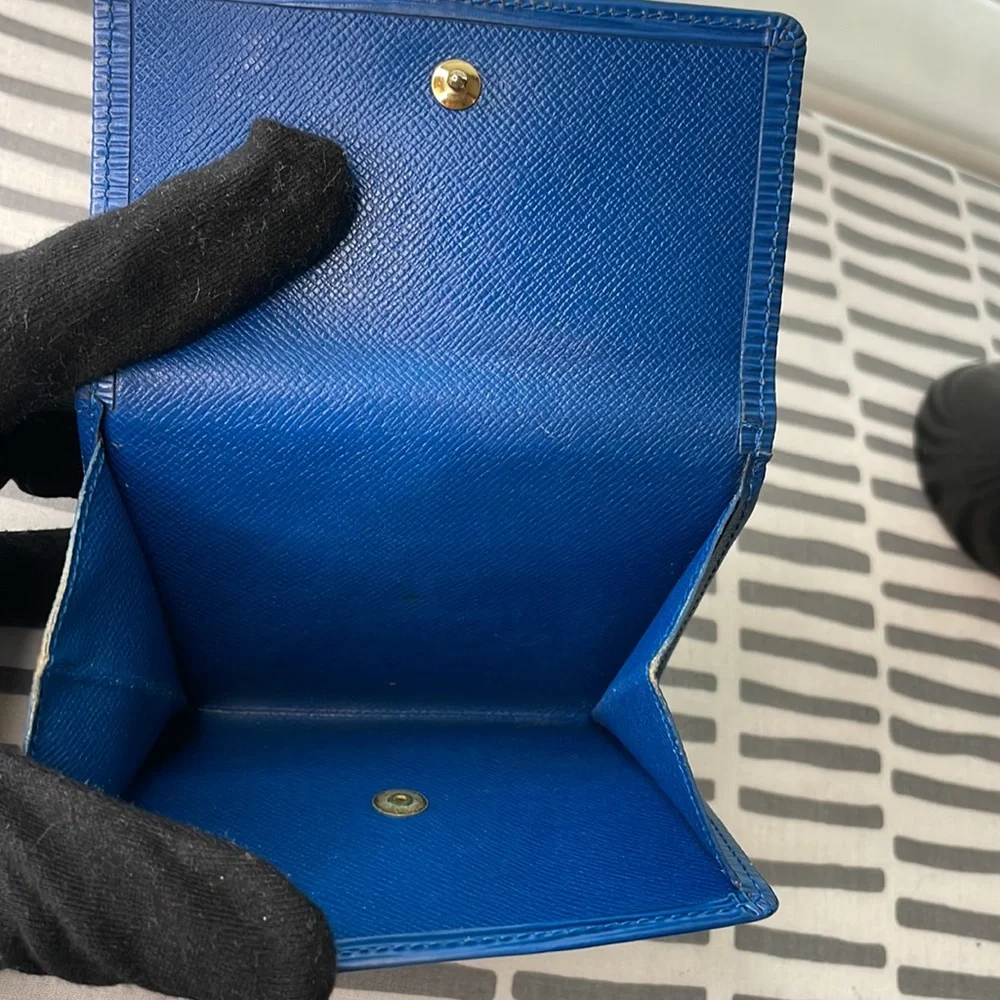 Louis Vuitton Blue Epi Snap close bi fold wallet in great vintage condition - Picture 13 of 15